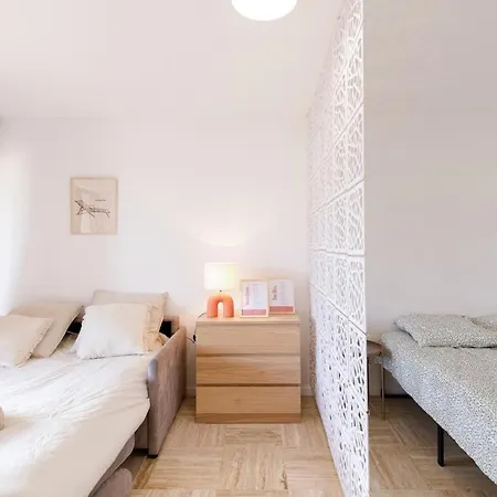 Flat With Terrace & Parking Near Center Appartement