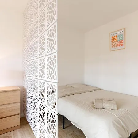 Flat With Terrace & Parking Near Center Appartement