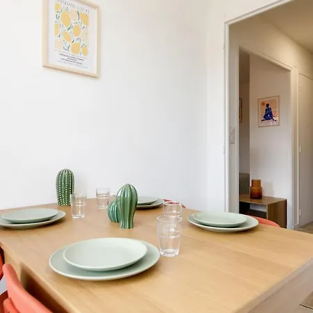Flat With Terrace & Parking Near Center Appartement *